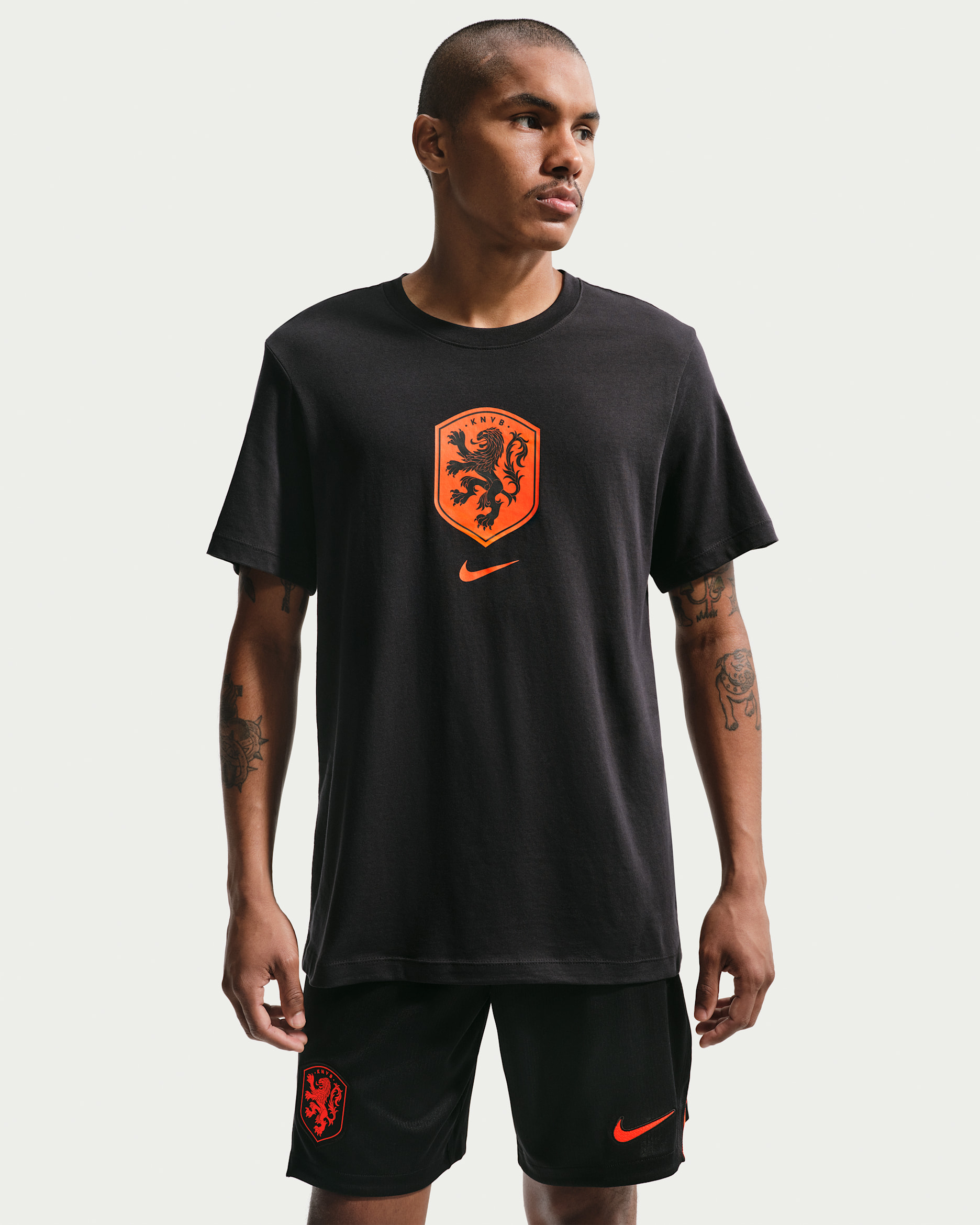 NIKE Oranje Tシャツ ブラック Netherlands Men's Nike Football T-Shirt. Nike CA